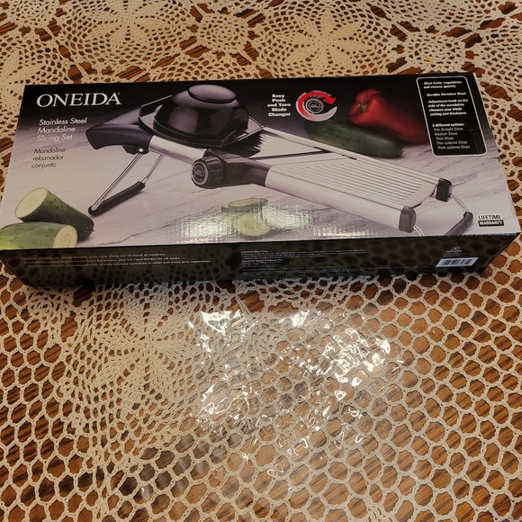 Oneida Other - Oneida Stainless Steel Mandoline Slicing Set